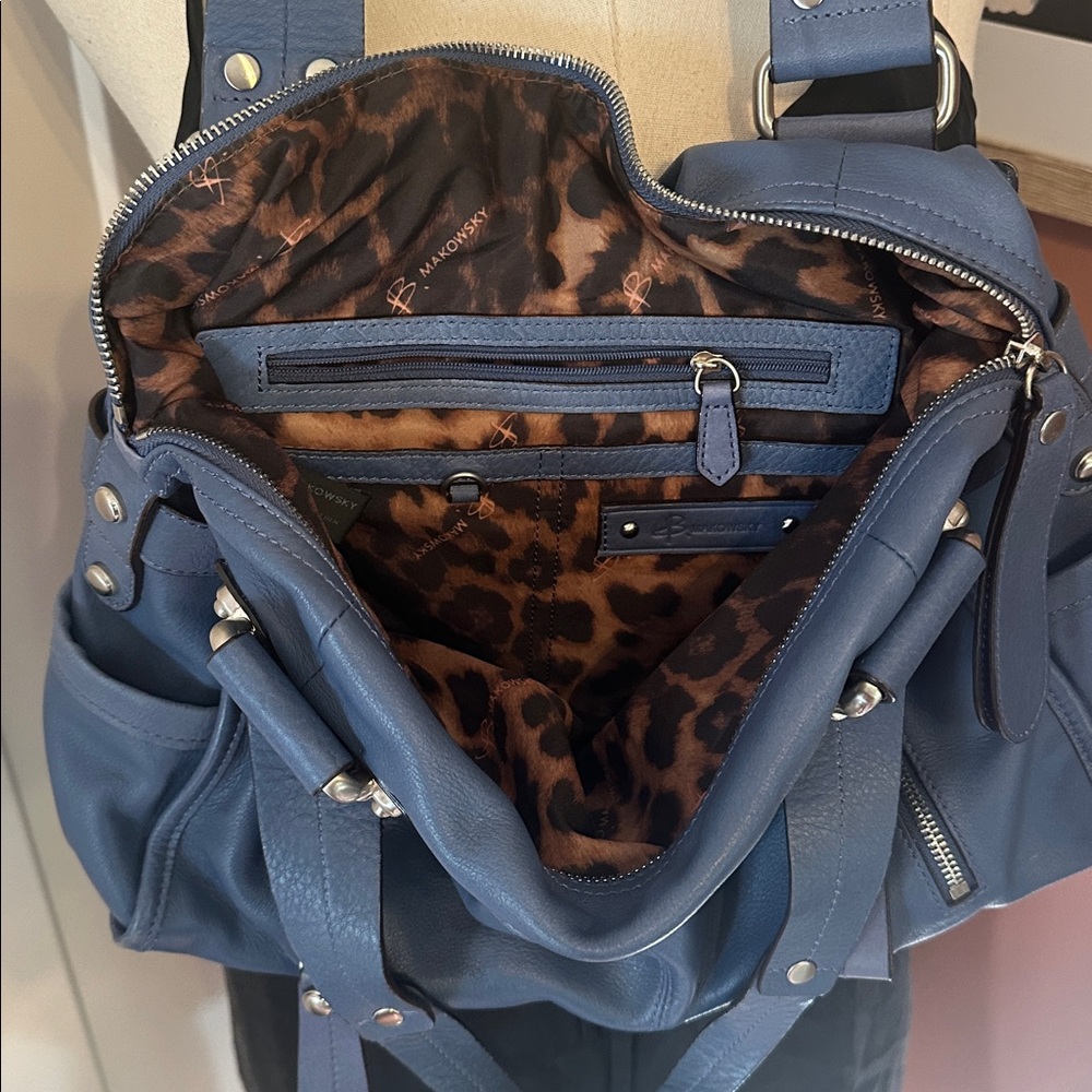 B. Makowsky cornflower Blue genuine Leather shoulder pockets silver animal purse - Picture 6 of 15